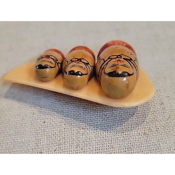 Charming Vintage Nesting Dolls Brooch Pin Trio of Wooden Hand Painted Babushkas - Picture 5 of 7